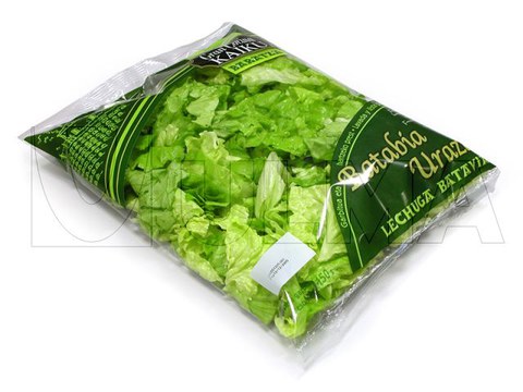 Conditionnement en sachet de salade fraîche sur une ensacheuse verticale (VFFS)prête à consommer