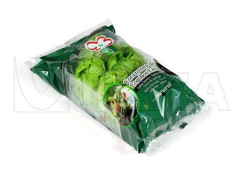 Conditionnement de salade en barquette sur une enveloppeuse flow-pack (hffs)