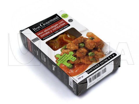 Conditionnement de plats préparés en thermoformage sous vide avec film souple.