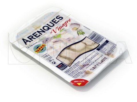 Conditionnement de harengs marinés au vinaigre en barquette operculée
