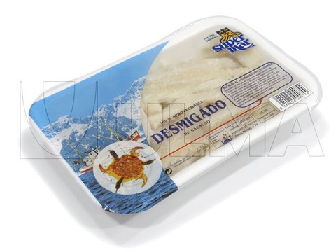 Emballage de morue salée dans barquette operculée