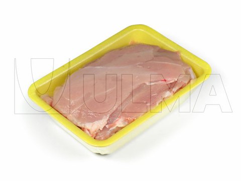 Conditionnement de filets de poulet en barquette avec film étirable.