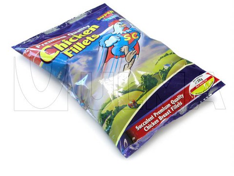 Conditionnement de cuisses et filets de poulet congelés en sachet sur une ensacheuse verticale